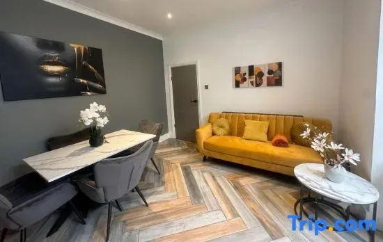 Charming 2-Bed Ground Floor Apartment in Central London
