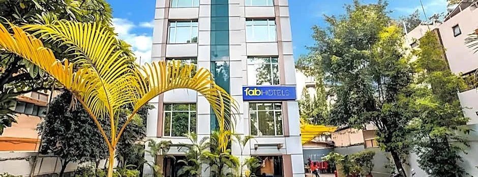 Rapid Lakme Executive Hotel