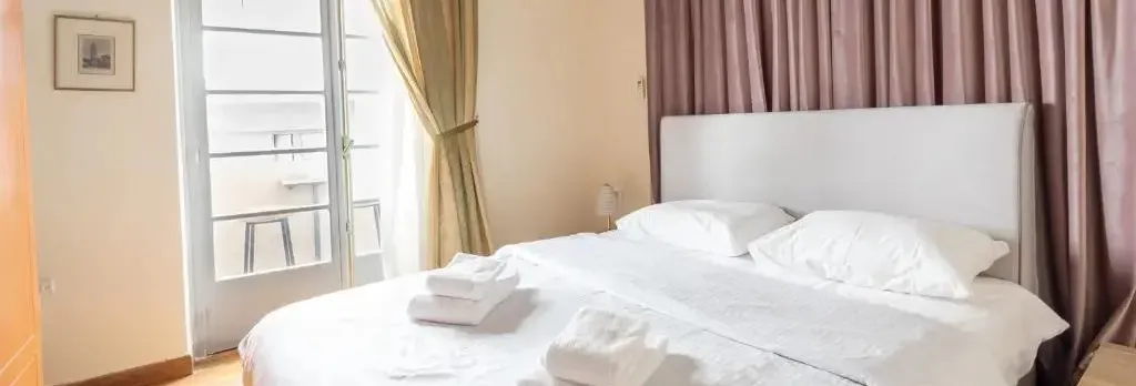 Ideal 4 bdr Apartment in Plaka for 10