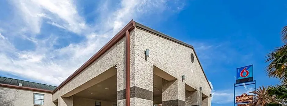 Motel 6-Laredo, TX - North I-35