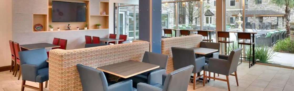 Holiday Inn Express & Suites Gainesville I-75