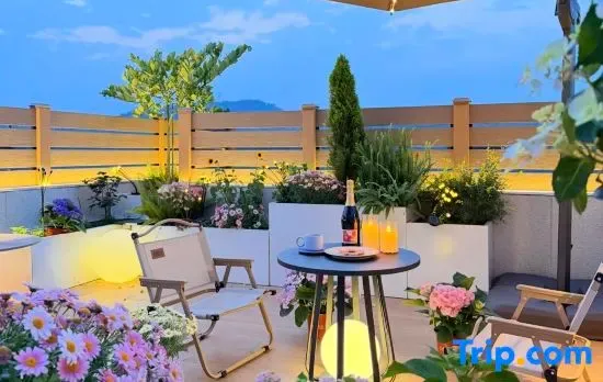 Xinyue·Mid villa Designer Homestay with Snow Mountain View (Dashuiche Store in the Ancient Town)