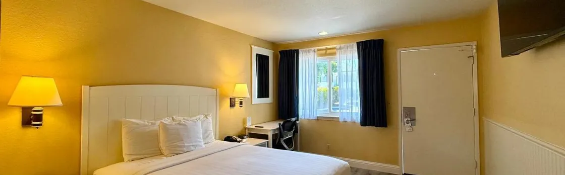 Monterey Bay Lodge
