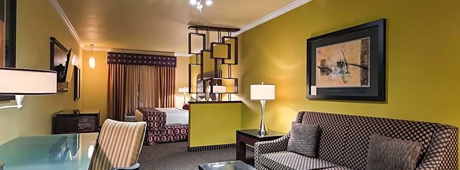Best Western Plus Christopher Inn & Suites