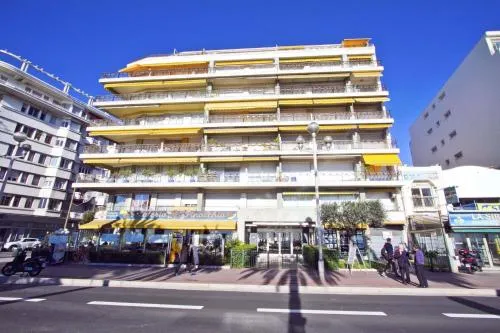 PROMENADE HOLIDAY - PALATIN PROMENADE