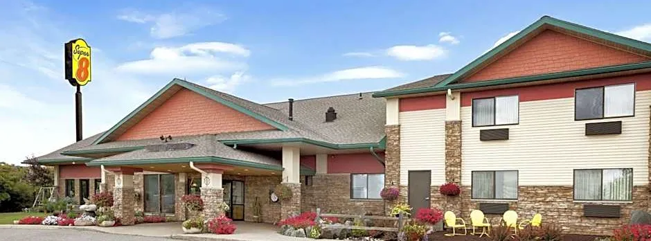 Super 8 by Wyndham Eveleth