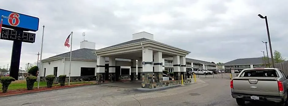 Motel 6-Memphis, TN - Graceland