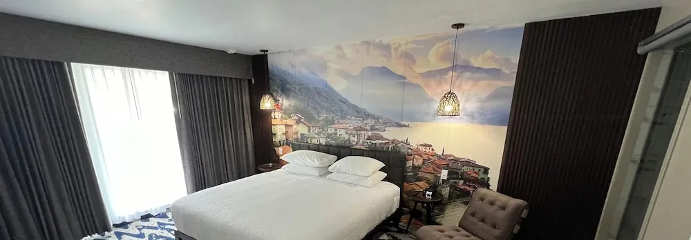 Lighthouse Inn & Suites