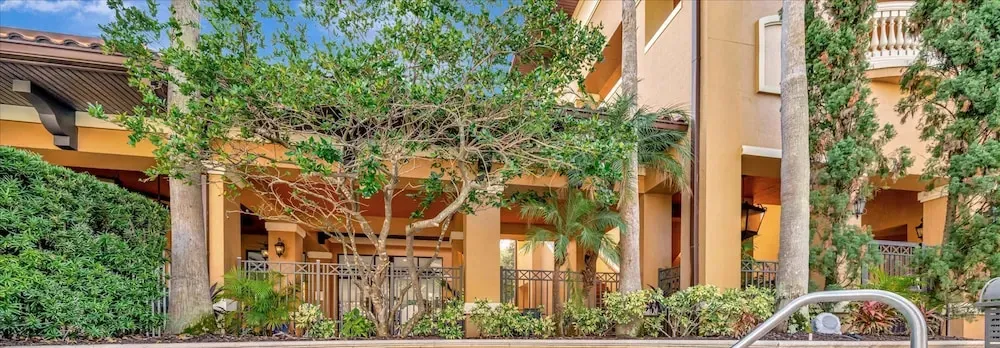 2BR With Jacuzzi Arcade 10 Mins to Parks