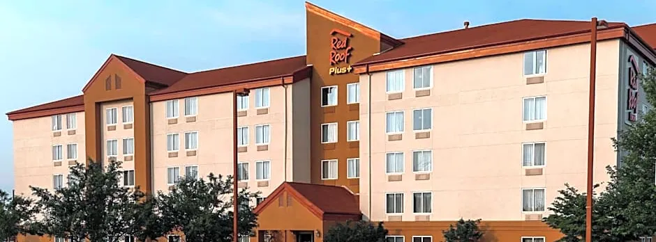 Red Roof Inn PLUS+ Long Island - Garden City