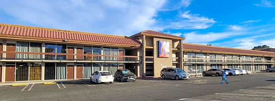 Motel 6 Victorville Green Tree Bvld