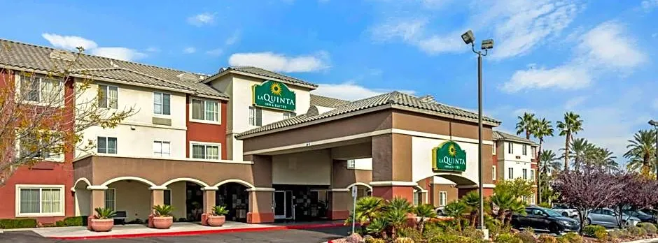 La Quinta Inn & Suites by Wyndham Las Vegas Red Rock