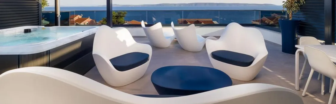 Luxury Apartment- Balcony- Private Rooftop And Jacuzzi- Common Pool