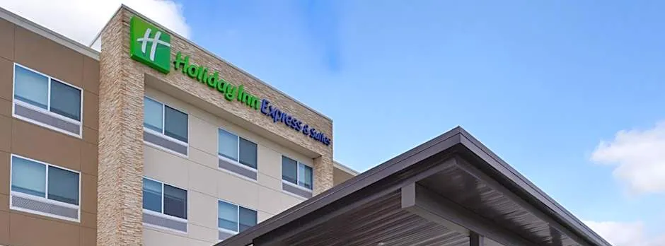 Holiday Inn Express & Suites Kansas City - Lee's Summit By IHG