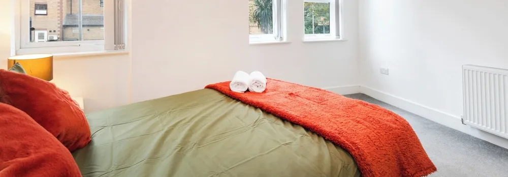 Stylish Flat in Romford - 5mins for Elizabeth Line