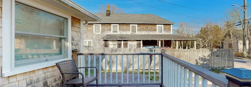 Charming 3BR Cottage Near the Beach w/ Deck