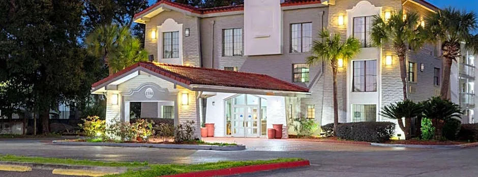 La Quinta Inn & Suites by Wyndham Pensacola