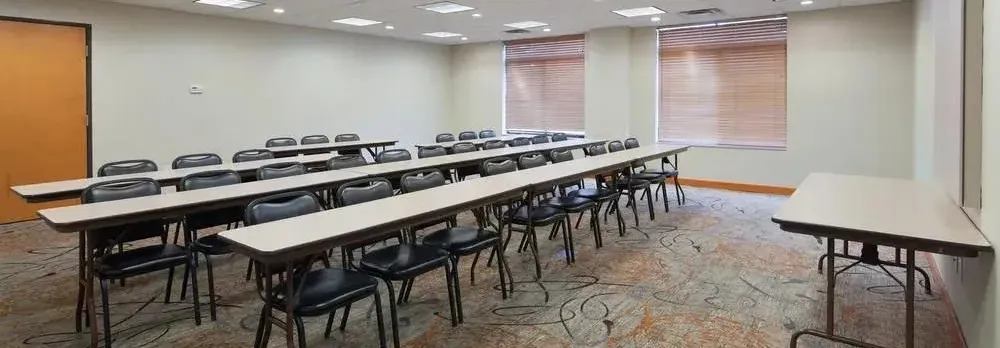 Holiday Inn Express & Suites Cedar Falls - Waterloo by IHG