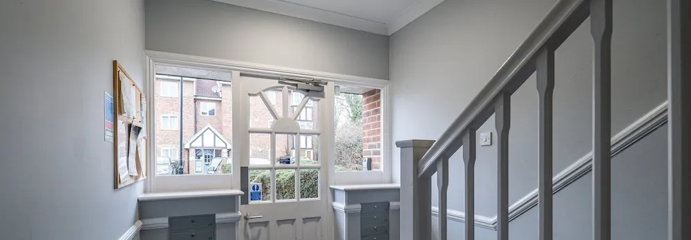 Modern 1 Bedroom Apt in Streatham with Parking