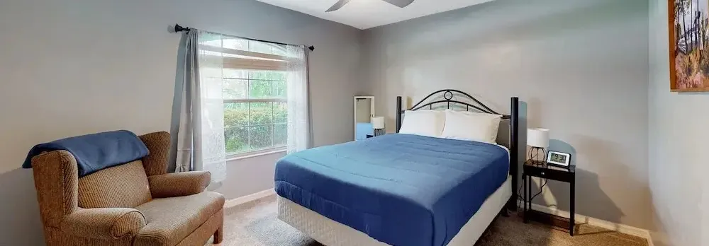 Spacious Home With Enclosed Pool, Open Layout, Washer/dryer, Internet, & AC