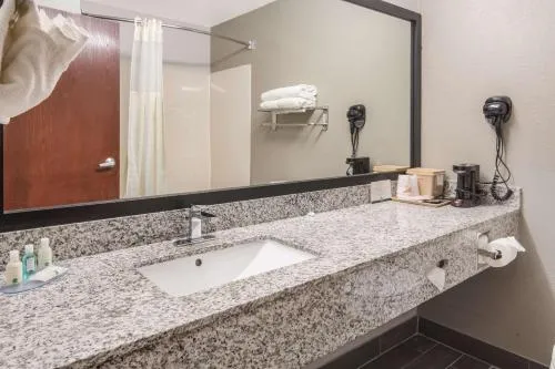 Quality Inn & Suites Fort Worth - Fossil Creek