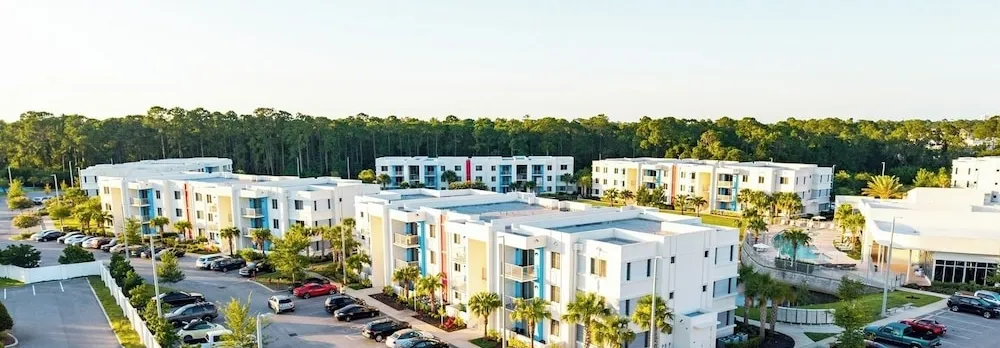 Daytona 3BR Getaway Pool, Gym, Pet Friendly