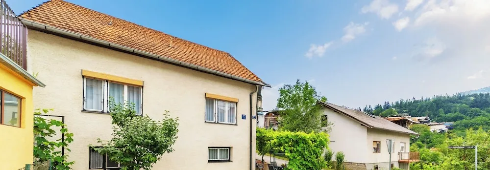 Family Friendly Apartment With Parking