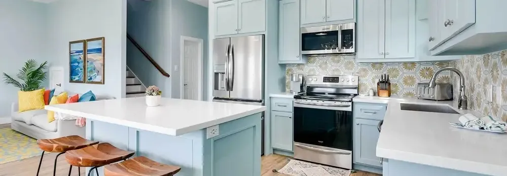 Steps to Coast! Beach Home w/ 2 Decks in Galveston