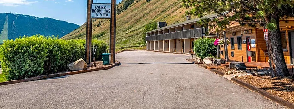 Elk Refuge Inn