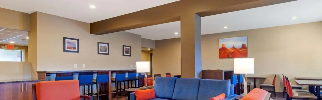 Comfort Inn & Suites Page at Lake Powell