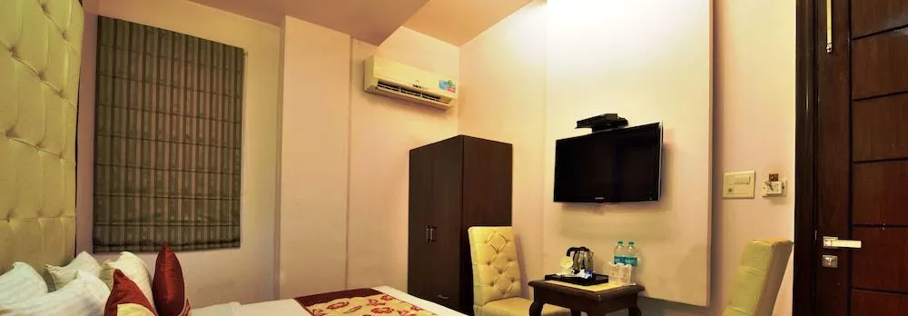 Taksh Inn