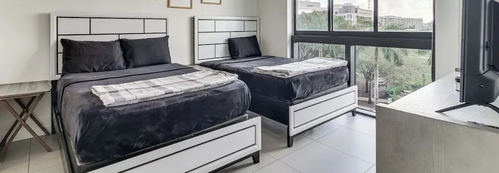 Steps to Dtwn Doral Park: Modern Group Retreat!