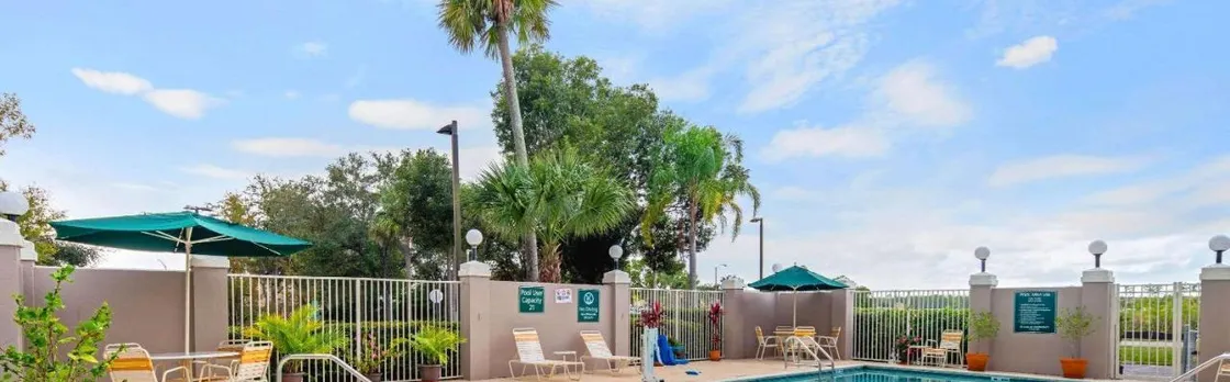 La Quinta Inn & Suites by Wyndham Naples East (I-75)