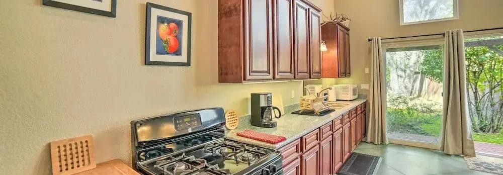 'hilltop Loft' Ukiah Vacation Rental!