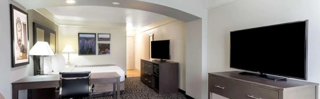 La Quinta Inn & Suites by Wyndham Seguin