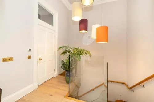 JOIVY Ultra Luxe Home near Princes Street