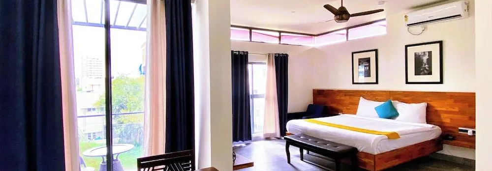 Aura Corporate Suite