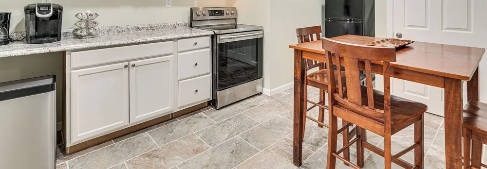 Near Bruce's Field, Downtown & Hospital! Cozy Unit