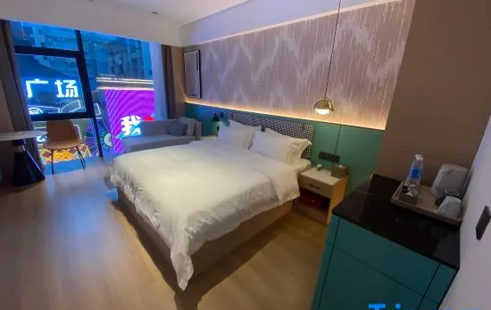 Yi Zhi Hotel (Chongqing Jiefangbei Walking Street Hongyadong Store)
