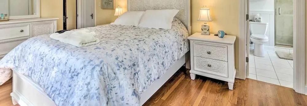Walkable New Haven Retreat w/ Ocean Views!
