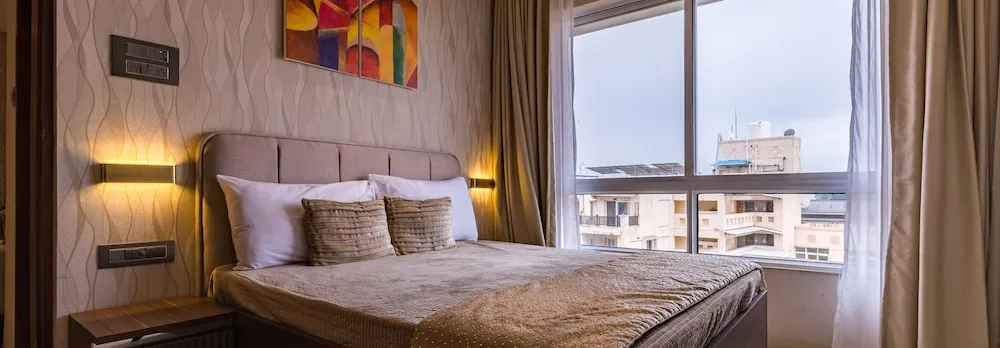 AR Suites Jewels Royale