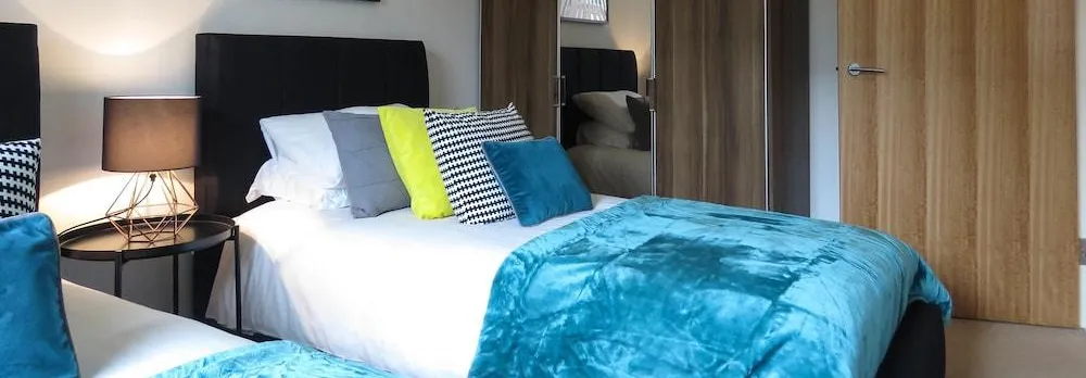 Tudors Esuites Park Central Townhouse Garden And Parking