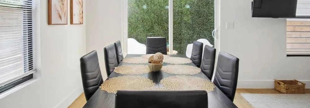 Stylish Downtown Retreat Near the Alamodome