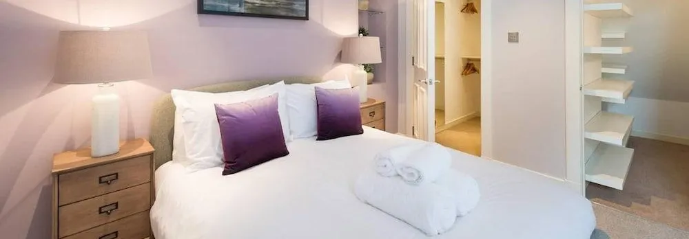 Joivy 5-Star Luxurious George Street Apartment