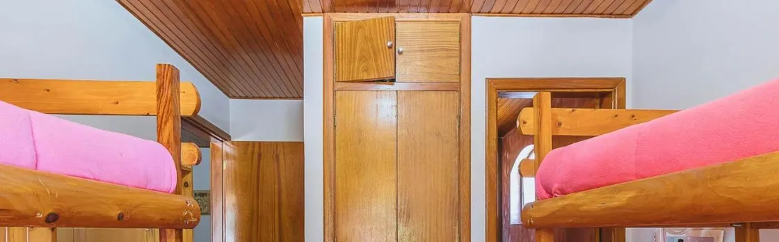 Casa Em Campos Do Jordao Com Varanda E Lareira