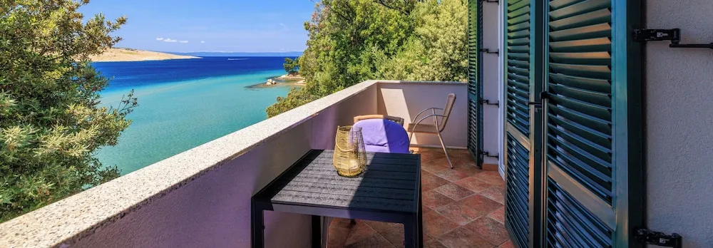 Apartments By the sea in Lopar