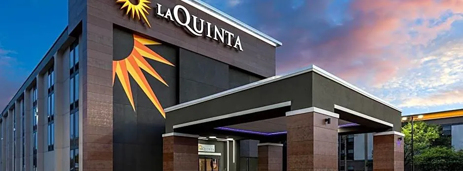 La Quinta Inn & Suites by Wyndham Houston Stafford Sugarland