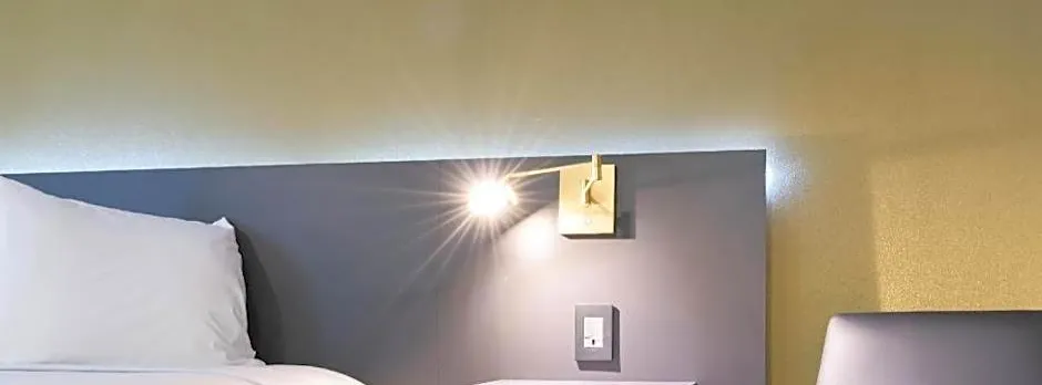 Glen Capri Inn & Suites