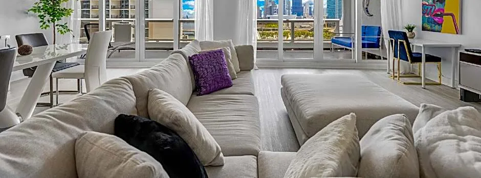 2BR Bayfront, Skyline Glow