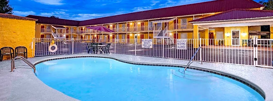 Days Inn by Wyndham Barnwell